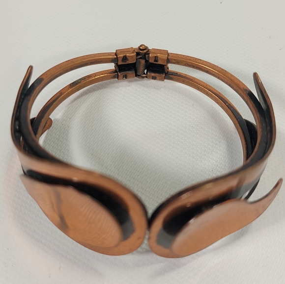 Copper Clam Shell Hinged Chunky Bangle Bracelet - Picture 4 of 7